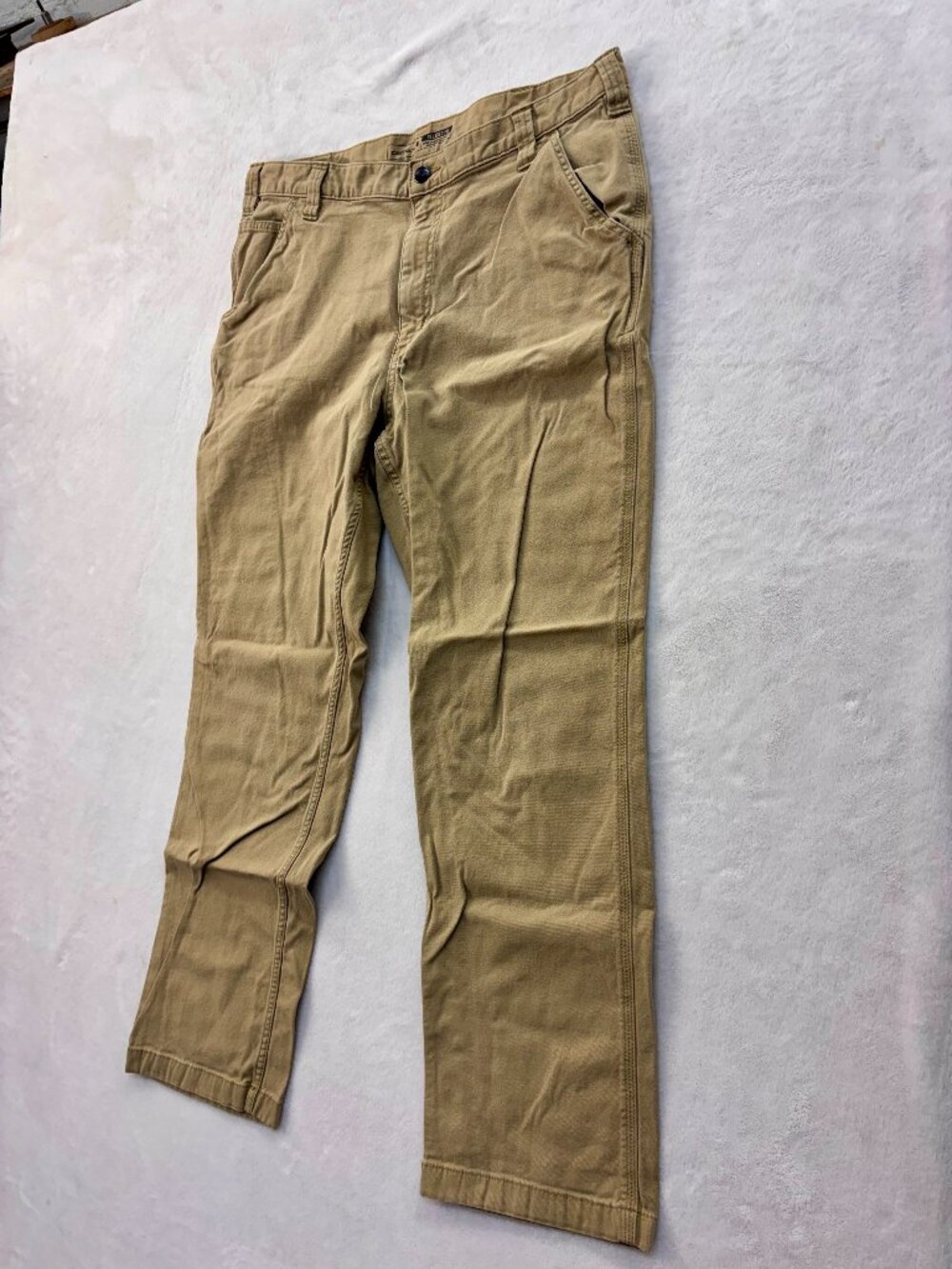 Carhartt Men's Relaxed Fit Khaki Pants --- Size: 38" x 32" --- Great Condition!!